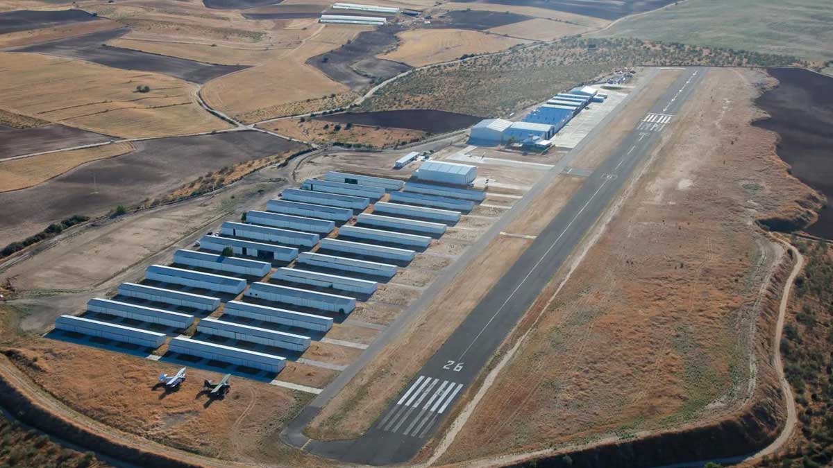 Vista aérea del segundo aeropuerto de Madrid en Casarrubios respaldado por Ryanair