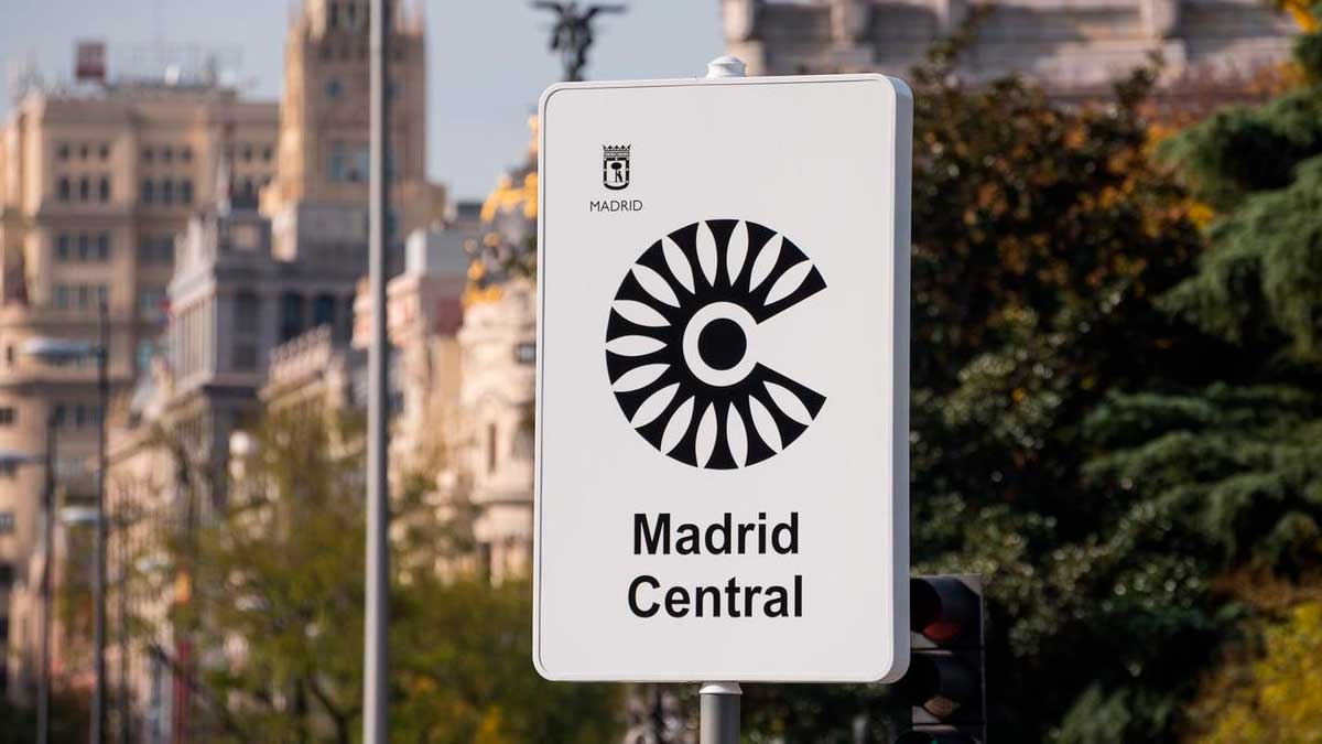 Señal de Madrid Central, una de las Zonas de Bajas Emisiones de Madrid cuya anulación judicial ha abierto el debate sobre la devolución de multas.