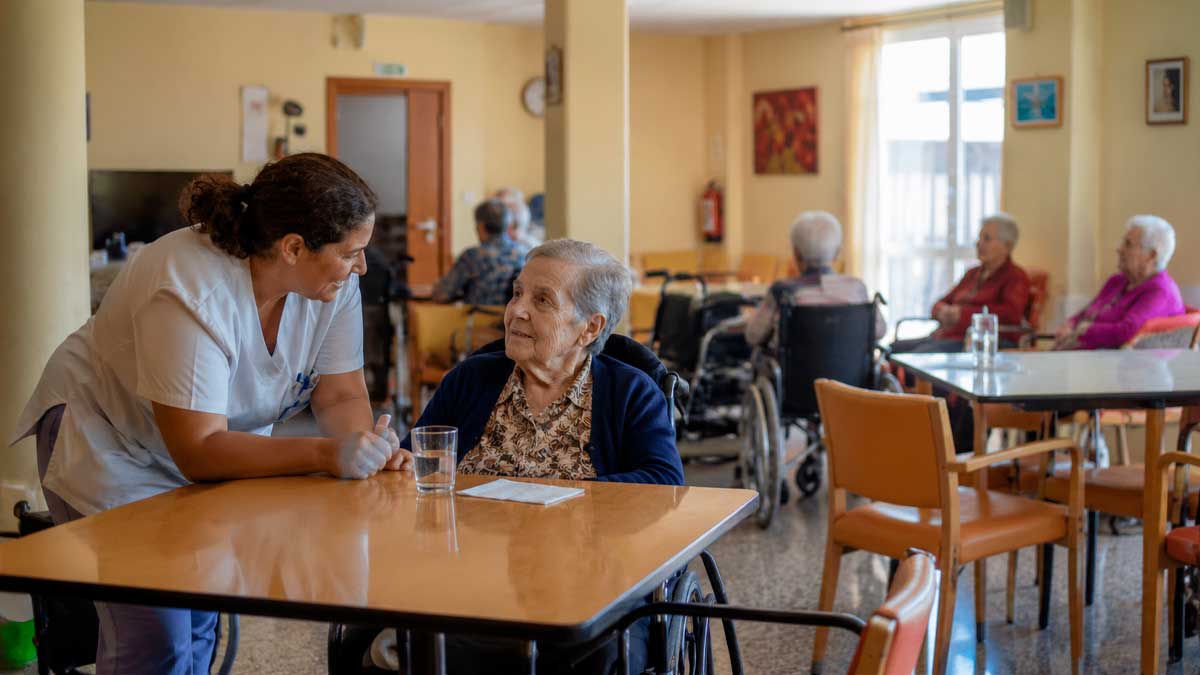 Persona mayor en una residencia de la Comunidad de Madrid.