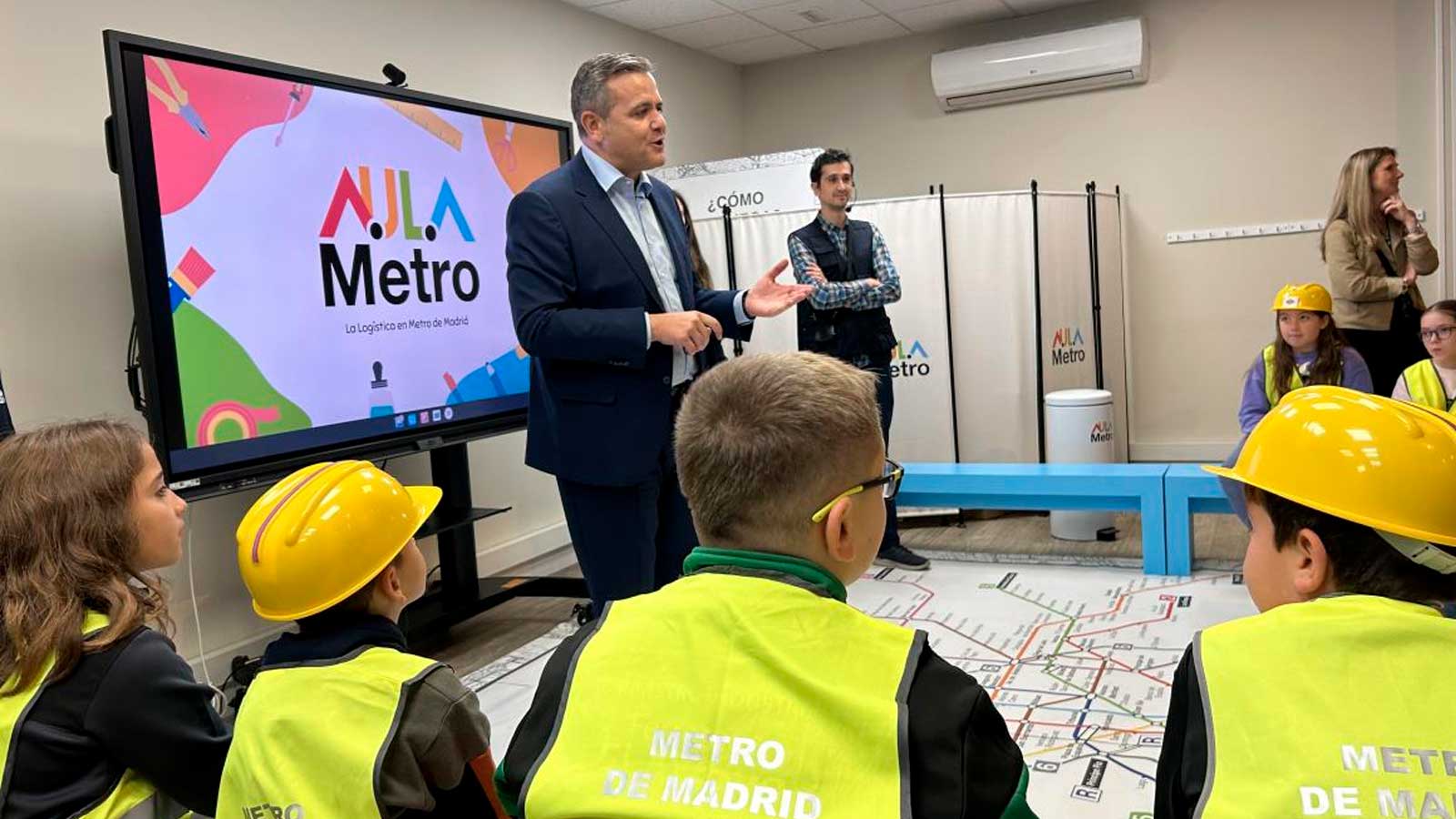 Alumnos participan en una actividad educativa de AulaMetro de Metro de Madrid