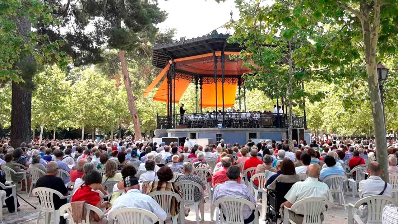 Concierto de la Banda Sinfónica Municipal en el templete de El Retiro