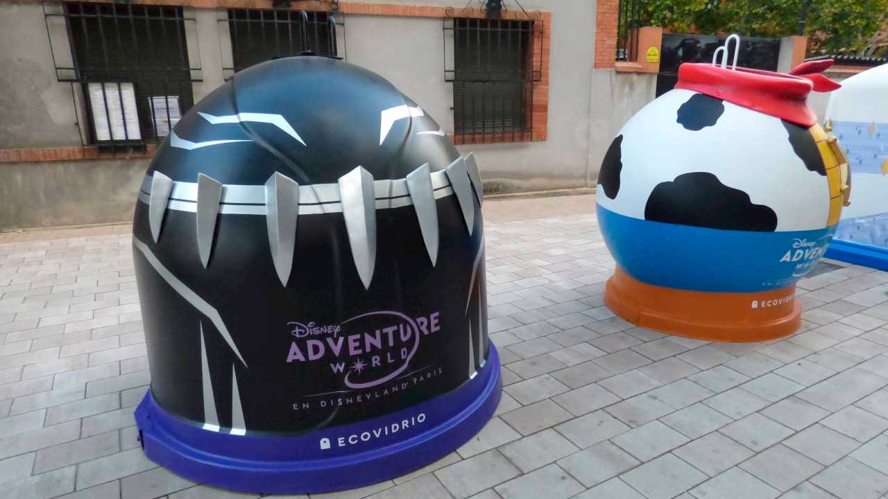 Contenedores tematizados de Disney y Marvel instalados en Alcalá de Henares para fomentar el reciclaje de vidrio.