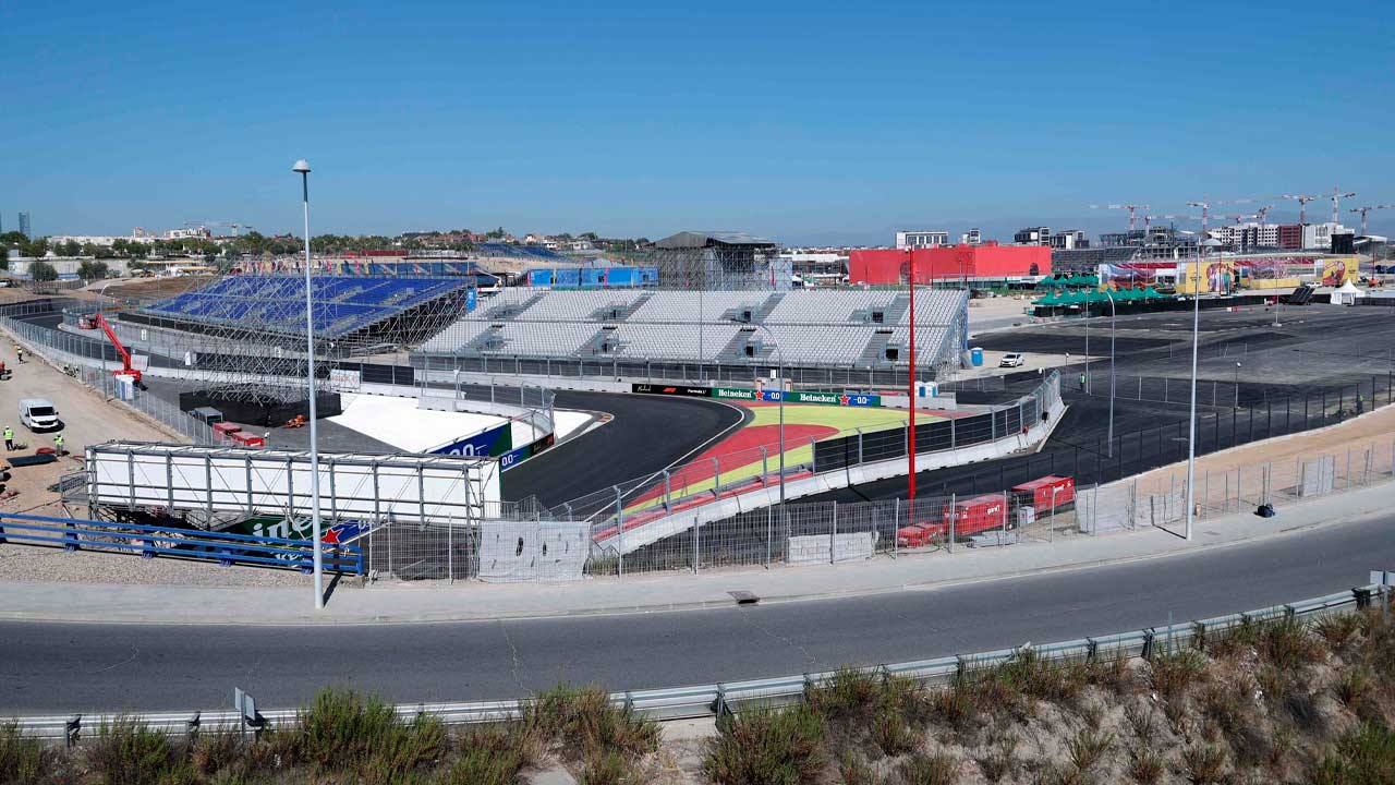 Circuito Madring de Fórmula 1 en Madrid junto a las vías afectadas por los cortes de tráfico