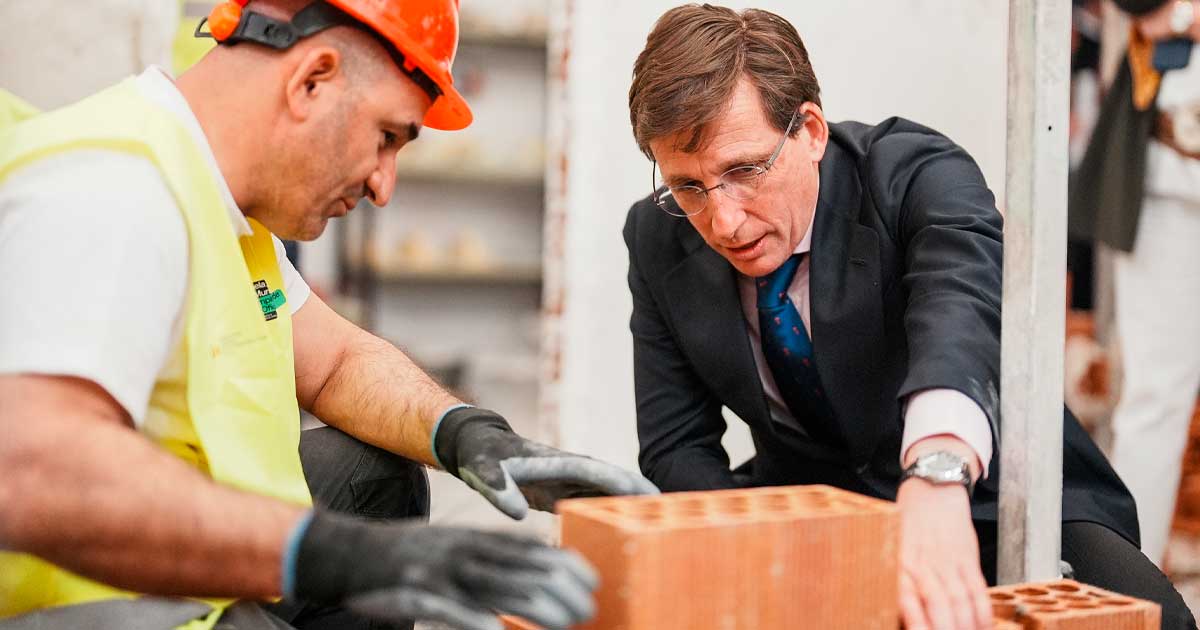 Alumno de formación en construcción junto a José Luis Martínez-Almeida en Madrid