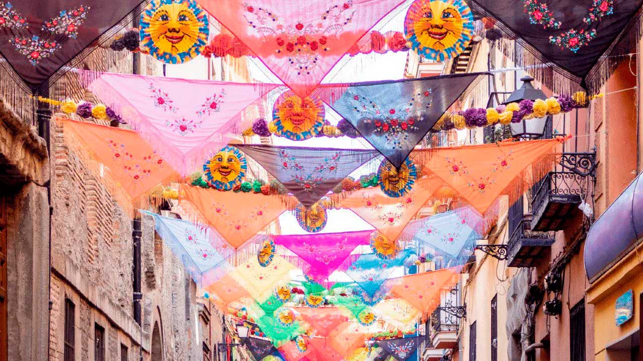 Calles de Madrid decoradas durante las fiestas de barrio