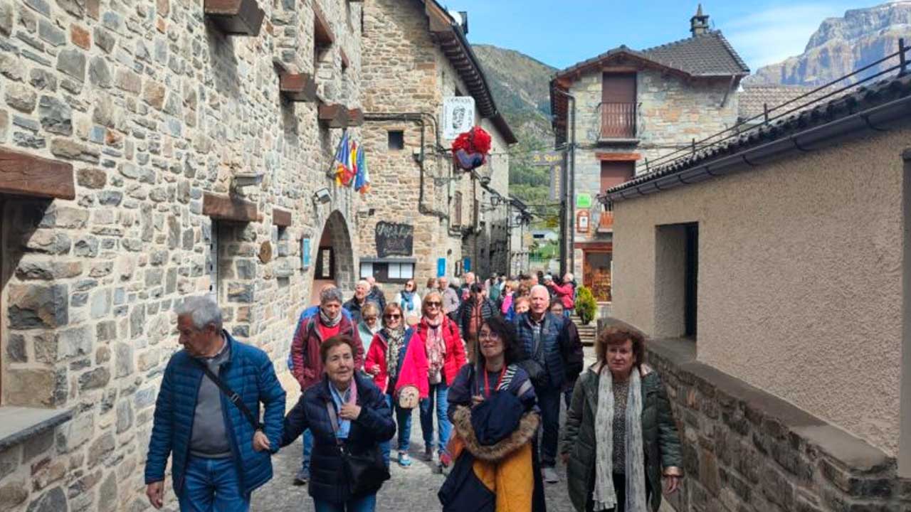 Grupo de personas mayores durante uno de los viajes organizados por Getafe