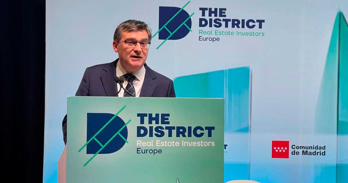 Álvaro González durante su intervención en The District sobre vivienda en Madrid