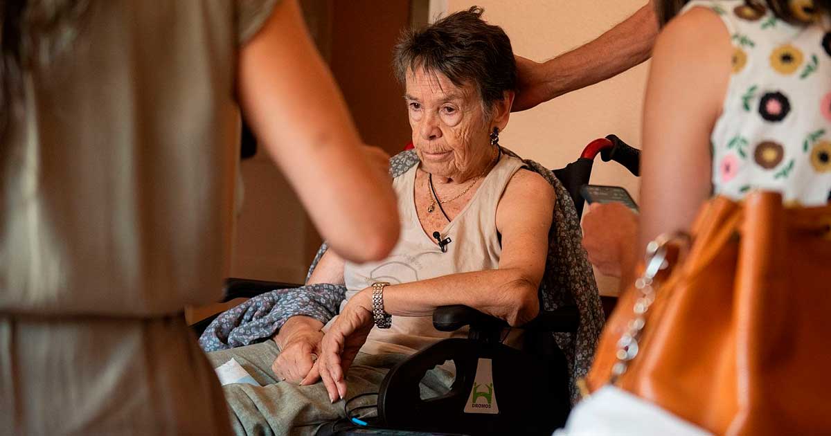 Maricarmen, de 87 años, antes del desahucio de su vivienda en Madrid