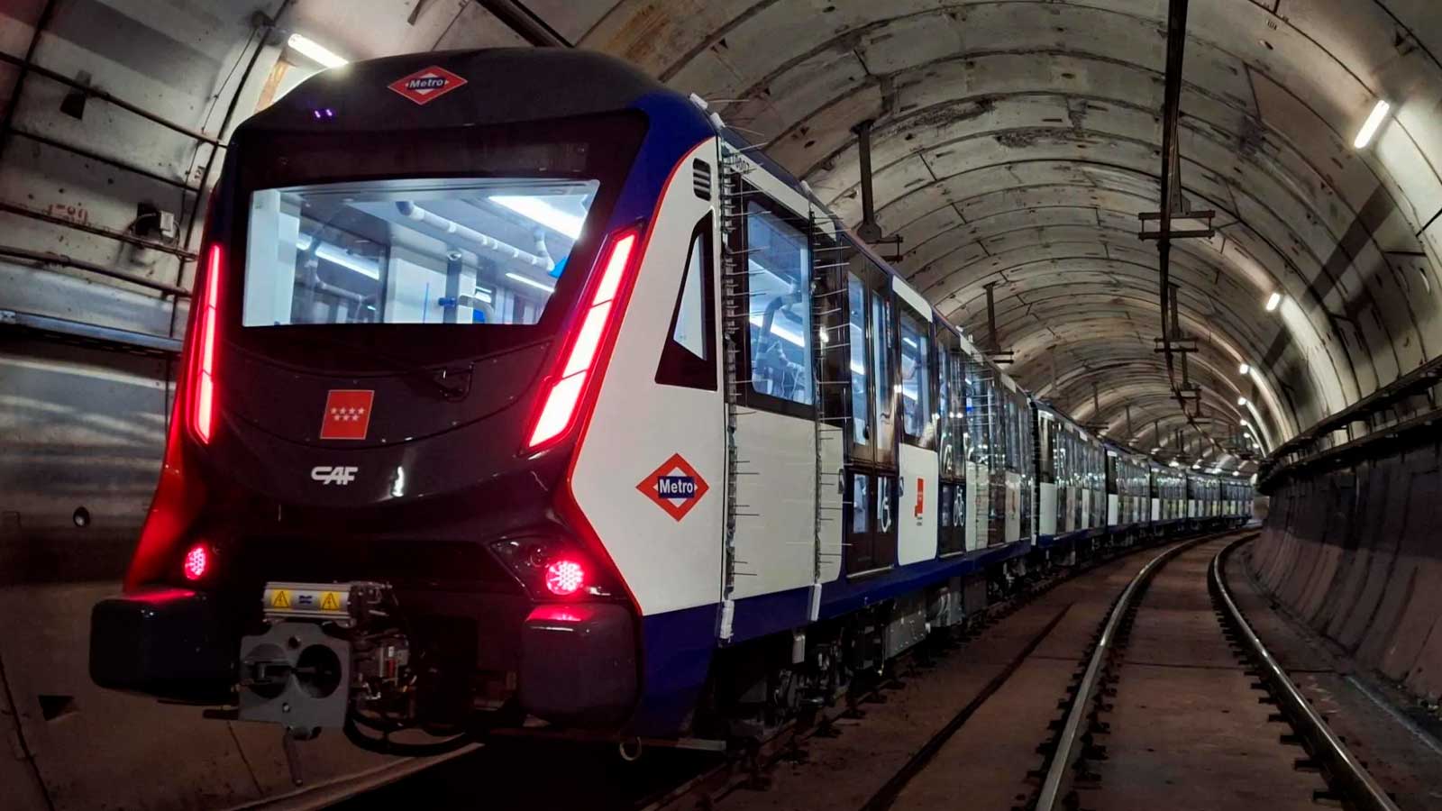 Tren de Metro de Madrid en un túnel de la red madrileña
