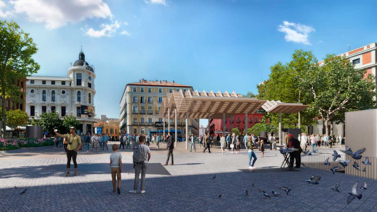 Obras de remodelación de la plaza de Jacinto Benavente en Madrid durante 2026.