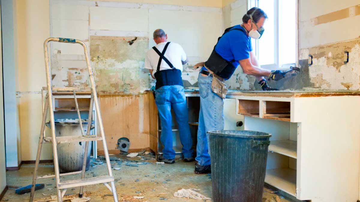 Obras de reforma en una vivienda protegida de Madrid.