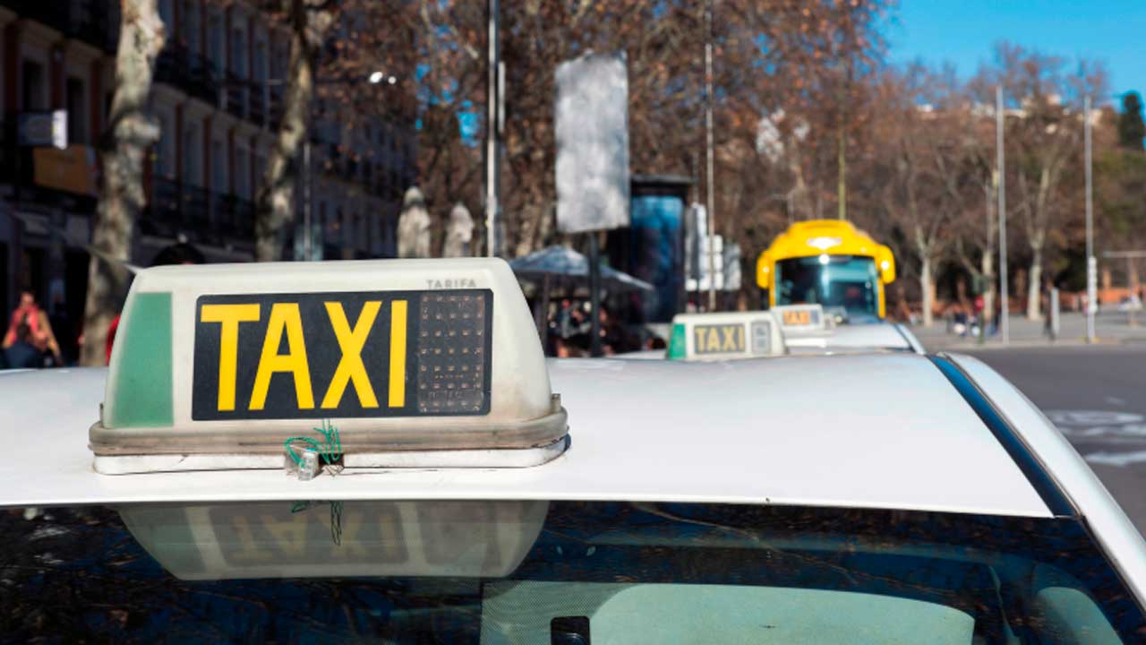 Taxi de Madrid incluido en la promoción de 3 euros de descuento con Pide Taxi.