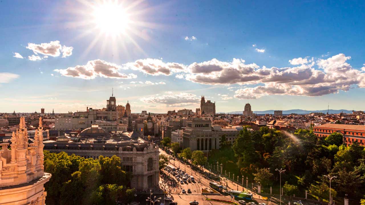 Día soleado en Madrid durante una jornada de calor