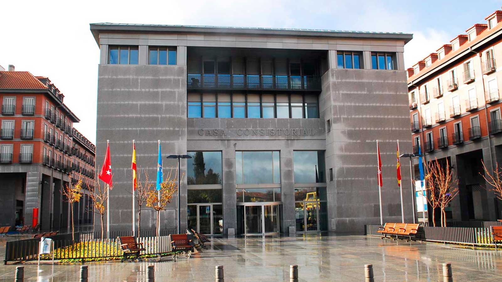 Fachada del Ayuntamiento de Leganés, que convoca 13 plazas de funcionario y creará una bolsa de empleo.
