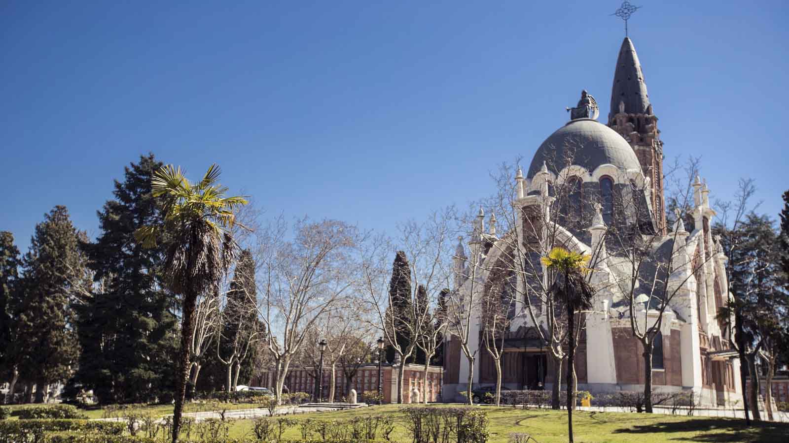 Capilla del Cementerio de la Almudena de Madrid, donde se organizan visitas guiadas gratuitas por Todos los Santos.