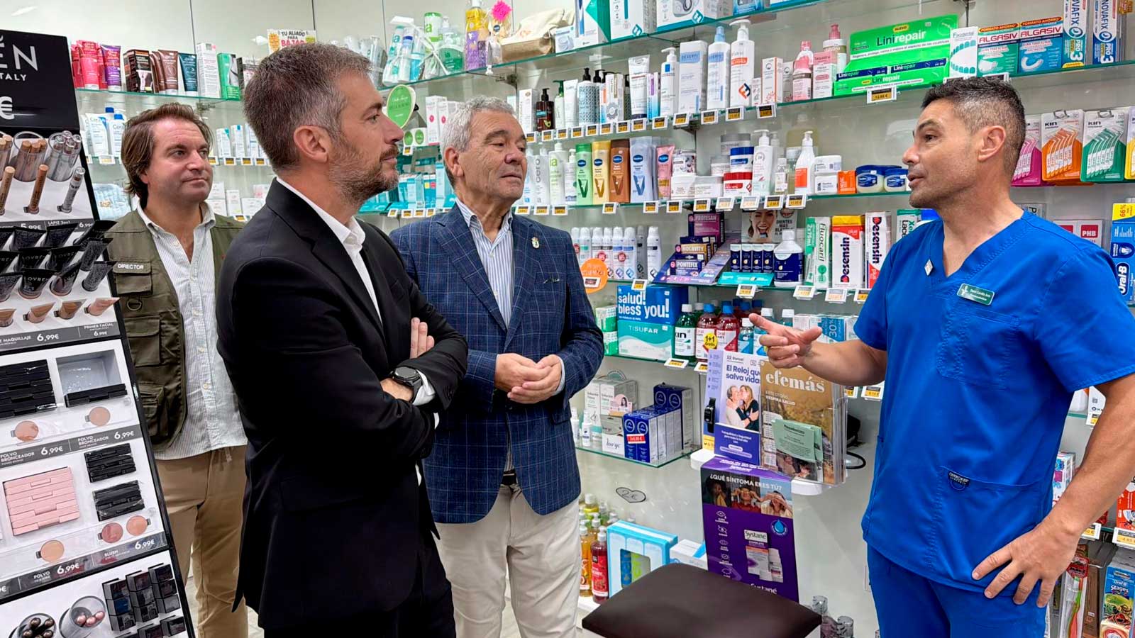 Visita a una farmacia rural de Madrid incluida en el programa de instalación de desfibriladores