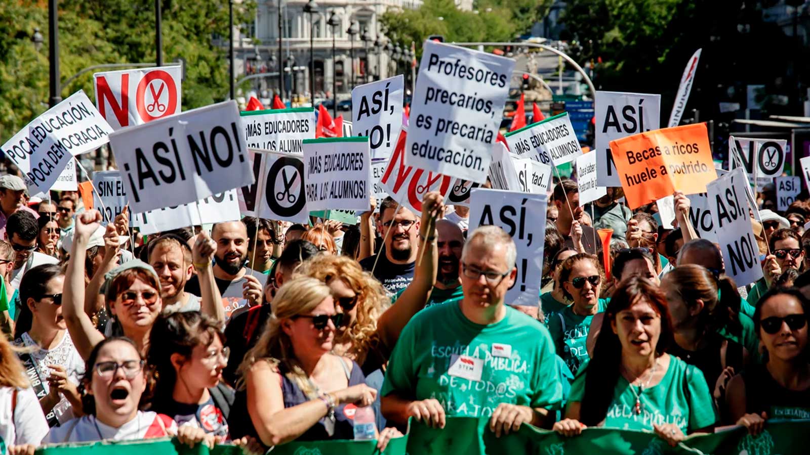 Manifestación de la comunidad educativa en Madrid antes de la huelga de profesores del 14 de octubre.