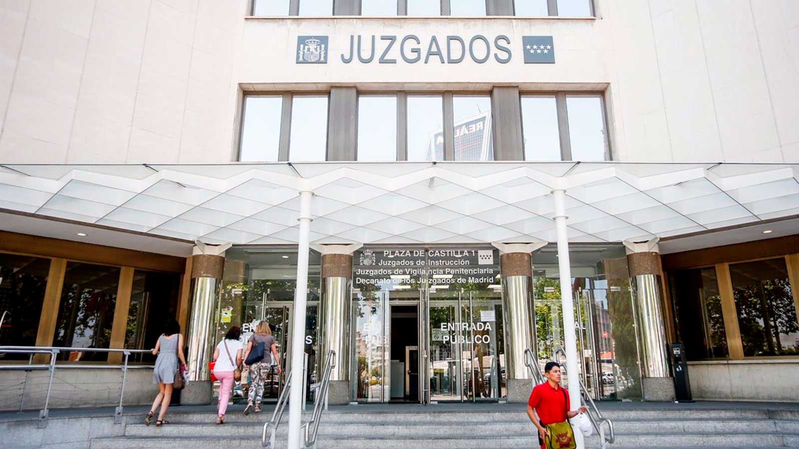 Fachada de los juzgados de Plaza de Castilla en Madrid, donde se encuentra la entrada a distintos órganos judiciales.