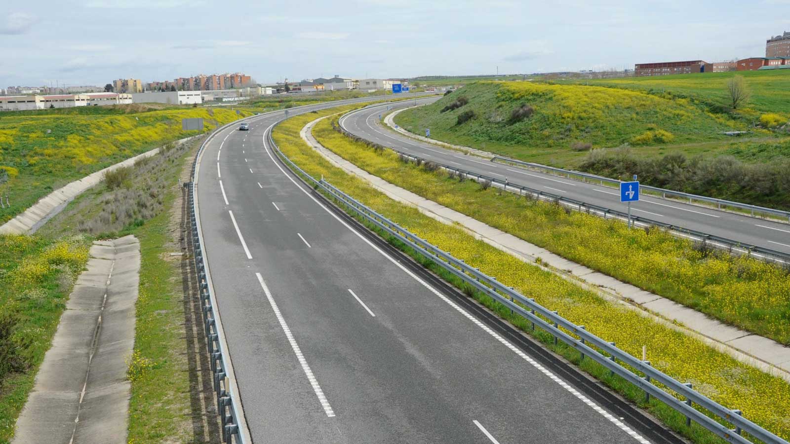Vista de la autopista R-5 en Móstoles, donde está prevista la construcción de una nueva conexión con el PAU-4.