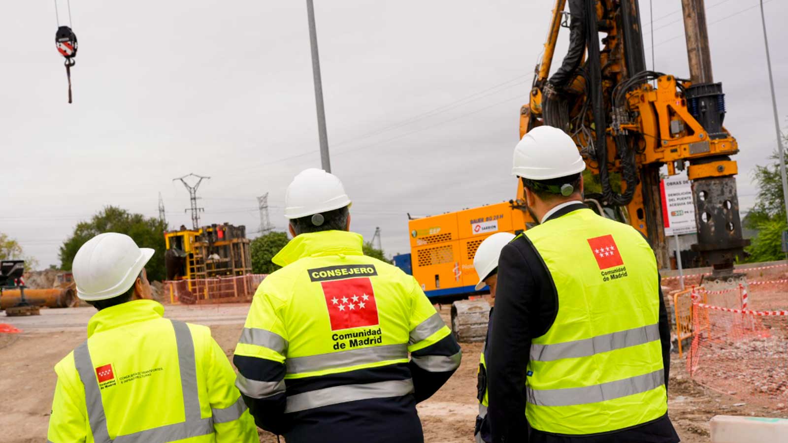 Obras de reconstrucción del puente de la carretera M-305 entre Aranjuez y Seseña, que permanecerá cortada hasta 2027.