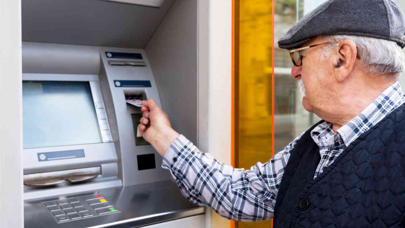 Sacar dinero en cajeros automáticos con NFC